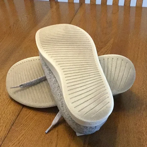 Woman’s allbirds grey with black flecks wool pipers. Size 7. Gently worn. - Picture 7 of 7